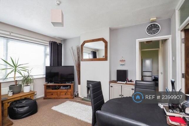 Same Sitting Room Prev Tenants Furniture