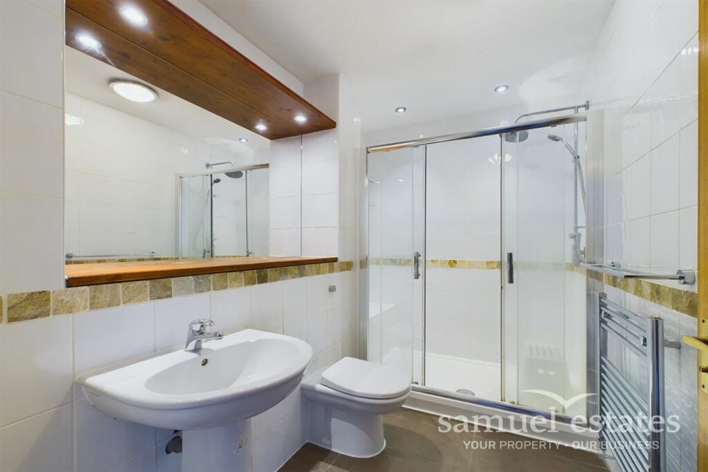 En-suite Bathroom