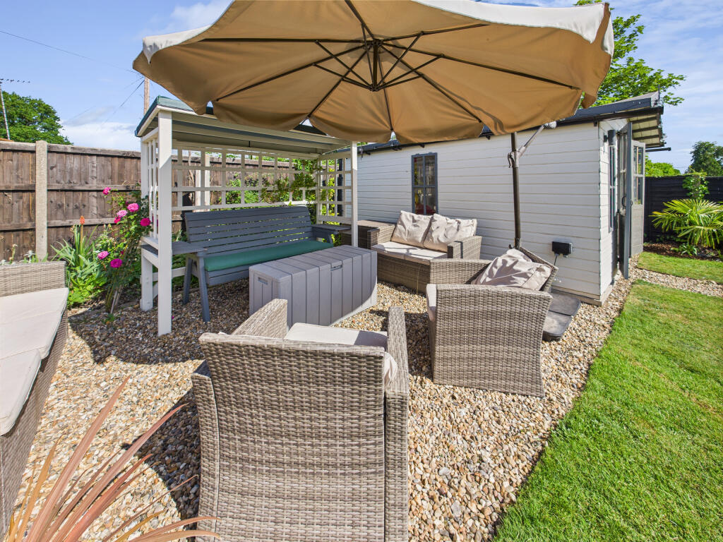 CAM01354G0-PR0520-STILL020