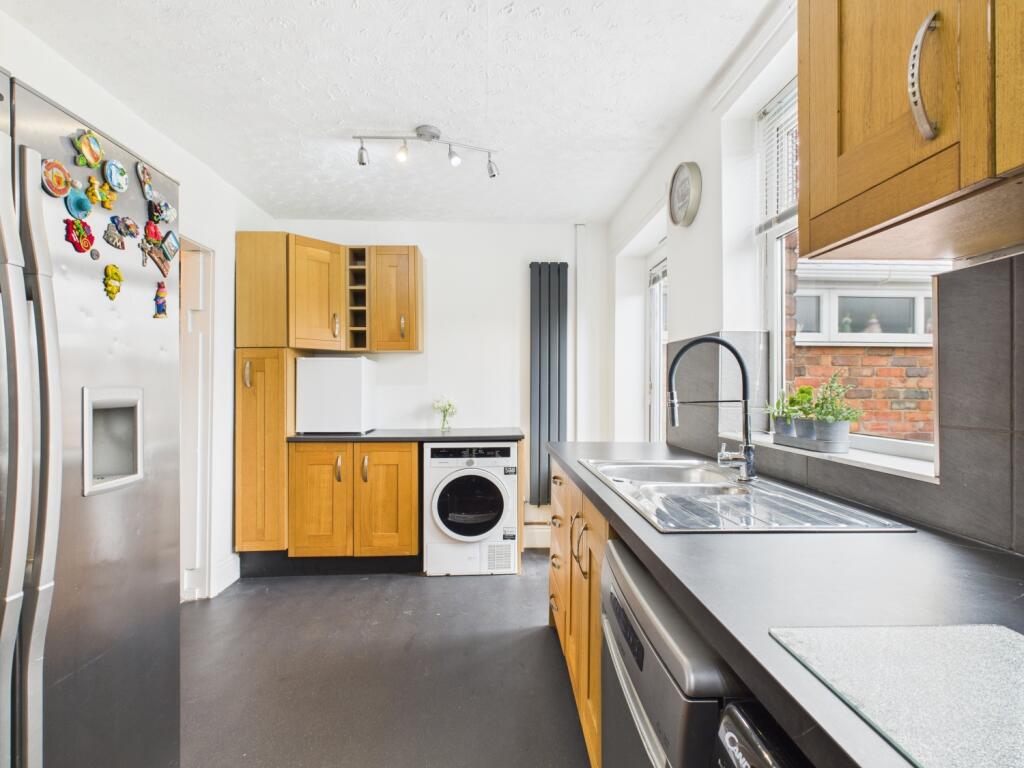 CAM03729G0-PR0106-STILL020