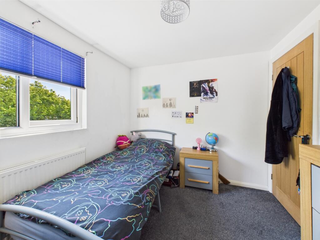 CAM03729G0-PR0042-STILL037