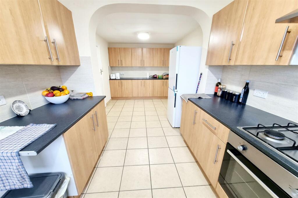 FITTED KITCHEN/DINER: PIC. 1