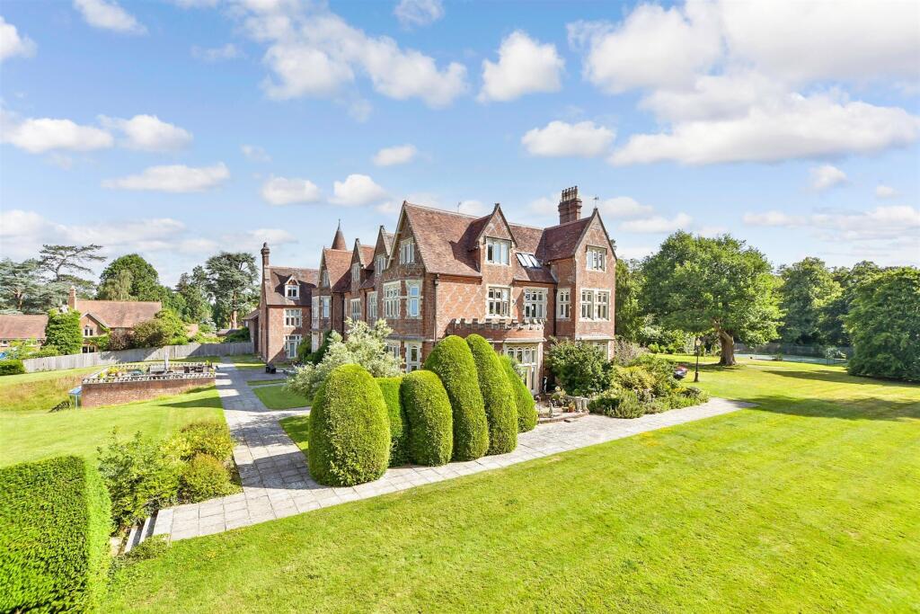 Communal Grounds / Terrace