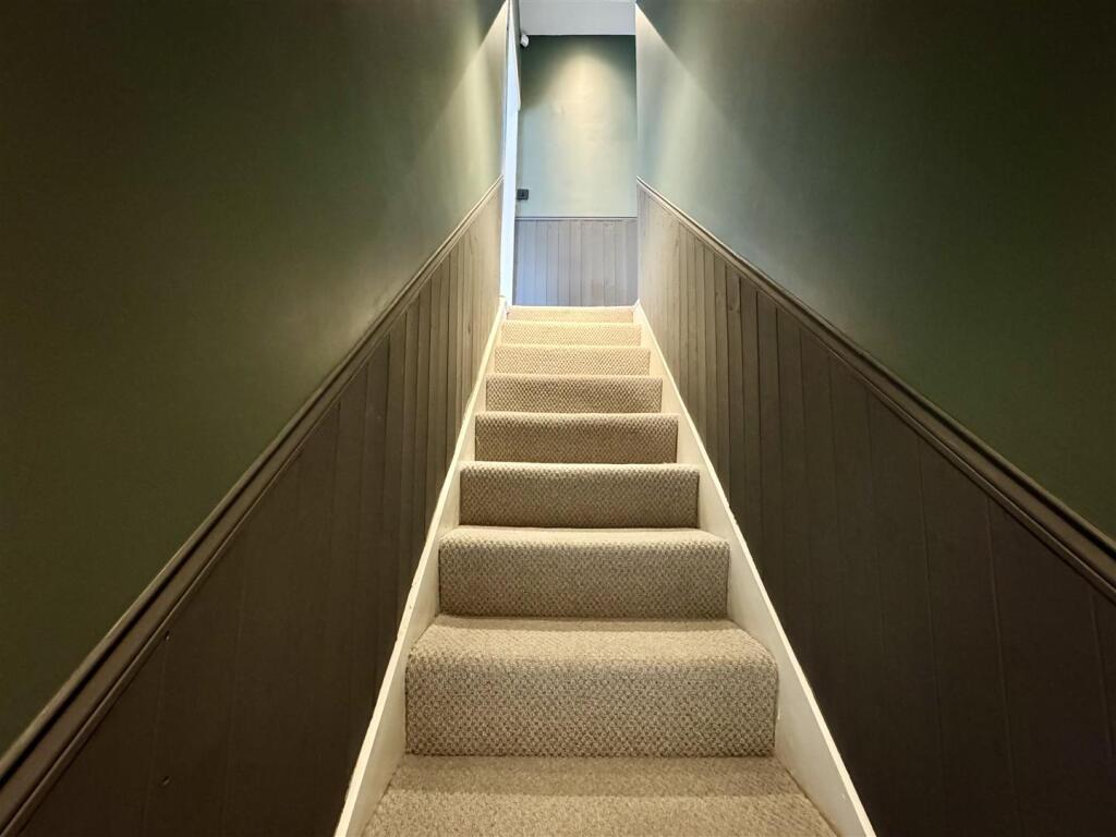 FIRST FLOOR LANDING