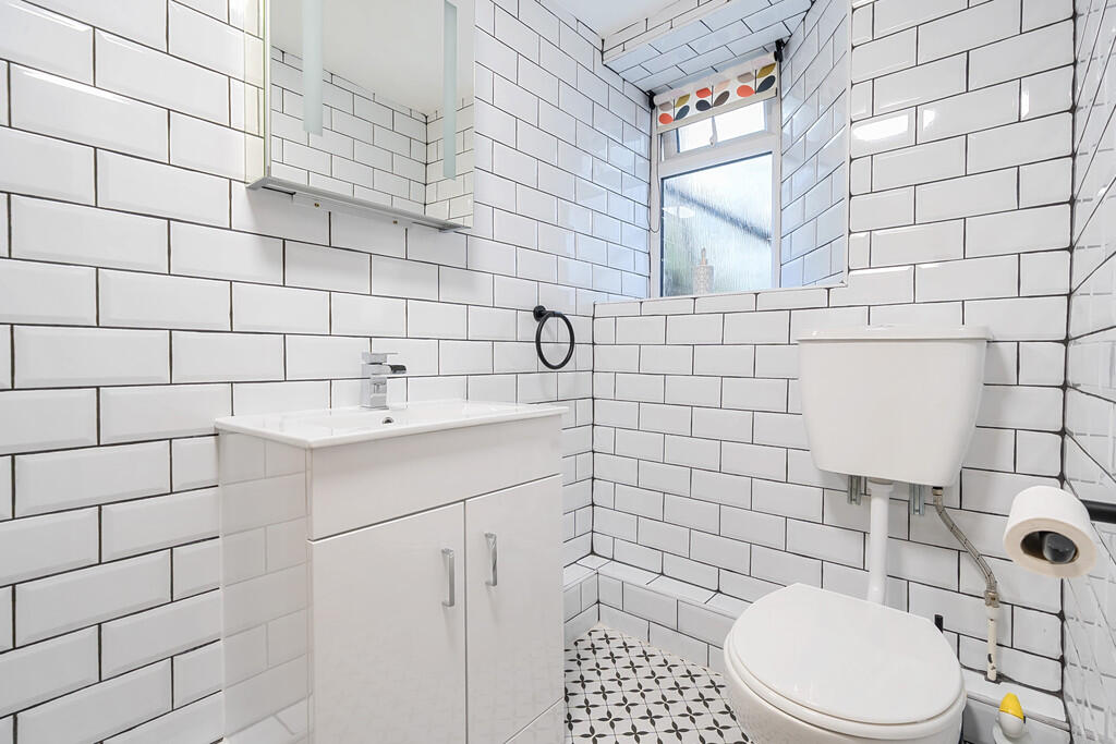 Flat - Shower Roo...