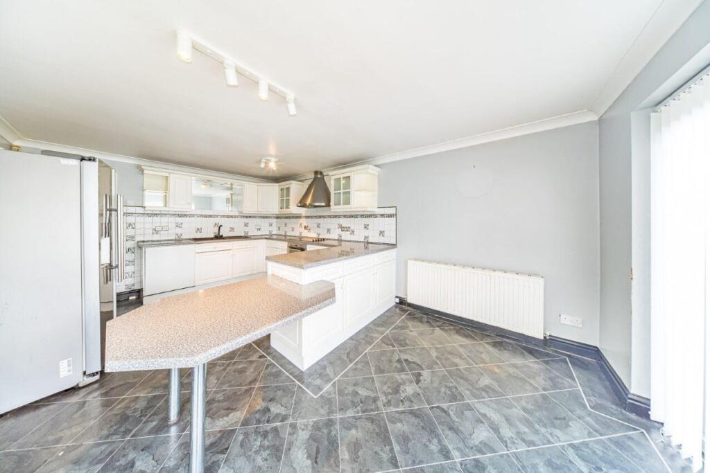 35 Longmeadow Road kitchen 3.jpg