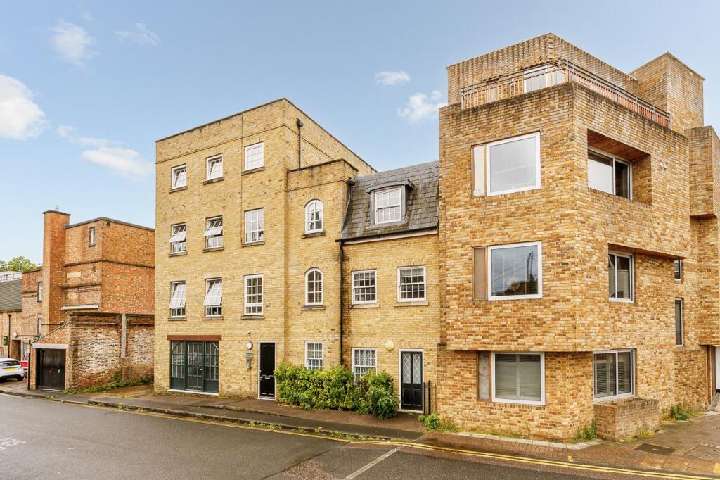 5 Wellington Place-2.jpg