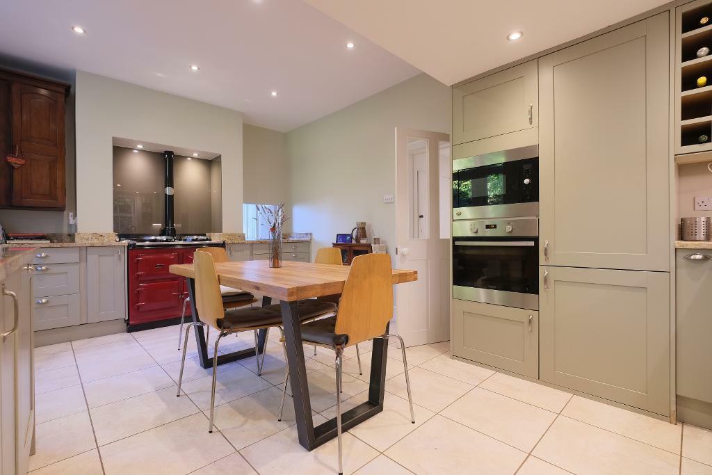 Beautiful Aga and modern kitchen