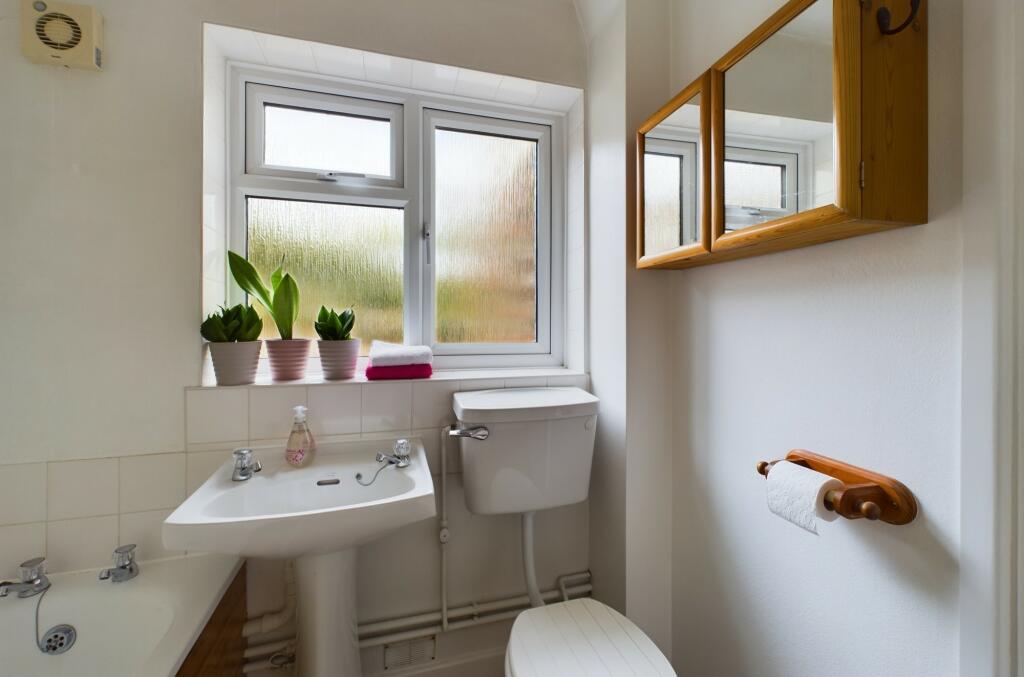 CAM02545G0-PR0256-STILL010