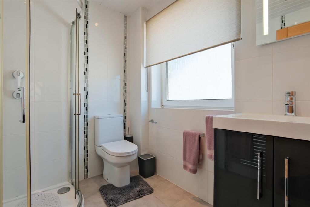 040-11 Whiteshaw Avenue, Carluke, ML8 5DF.jpg