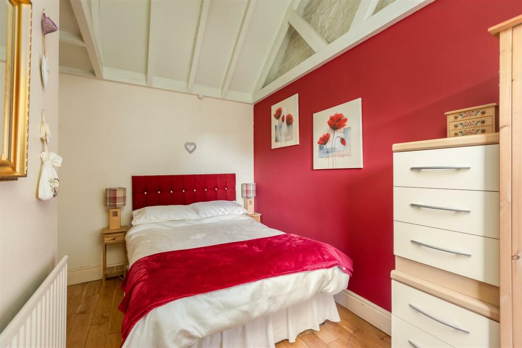 Undercliffe 23 Bedroom 1-2.jpg