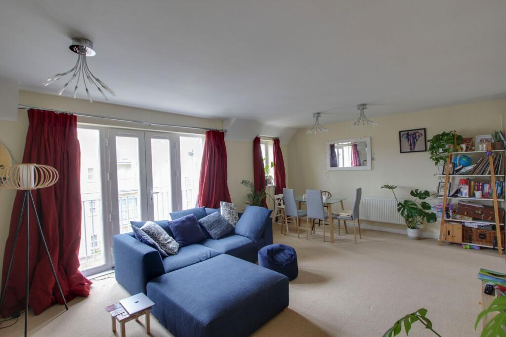 Living / Dining Area