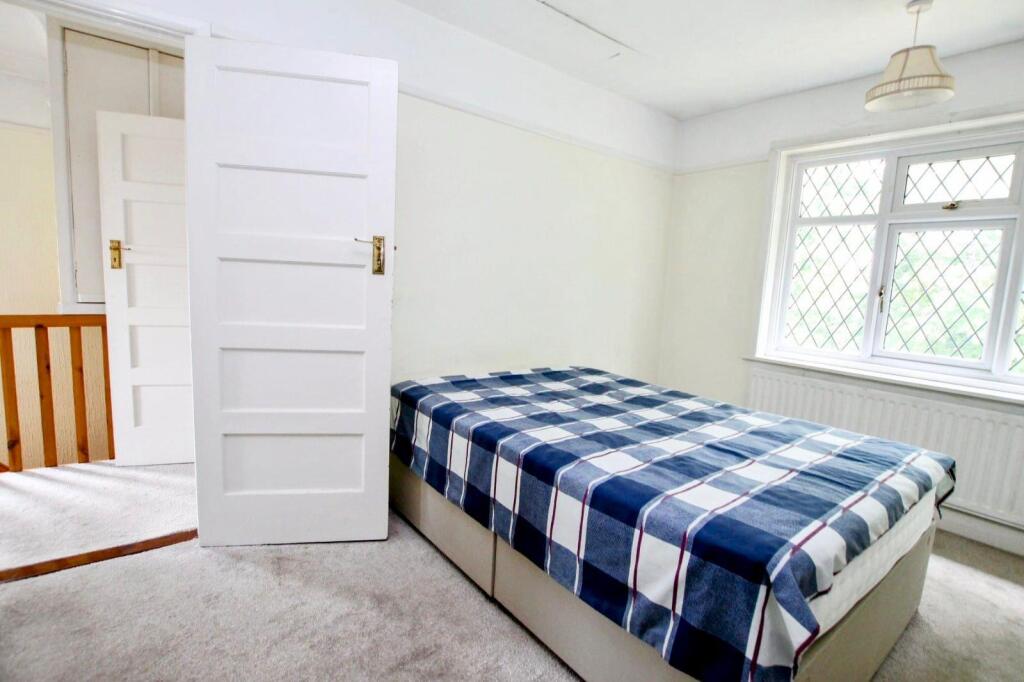 Bedroom 1.jpg