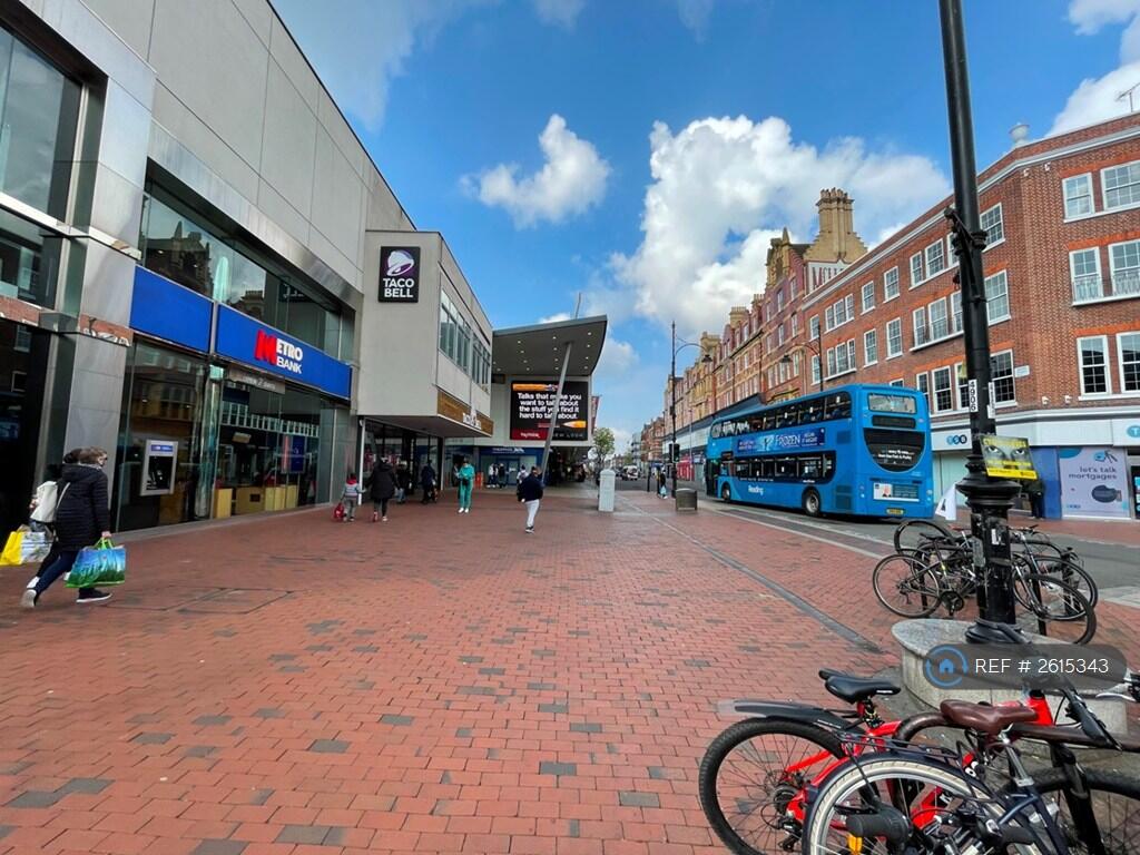 Reading Town Centre 7 Minutes Walk