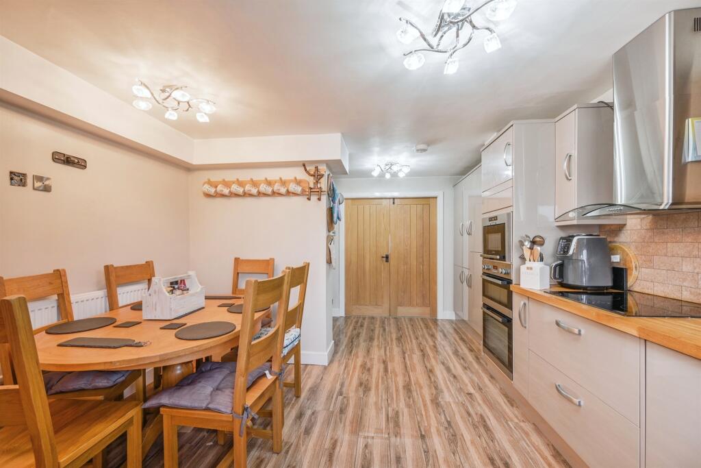 Kitchen Diner: