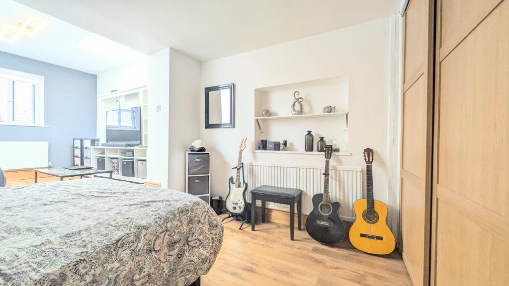 PXL_20250821_133214674.MP~2