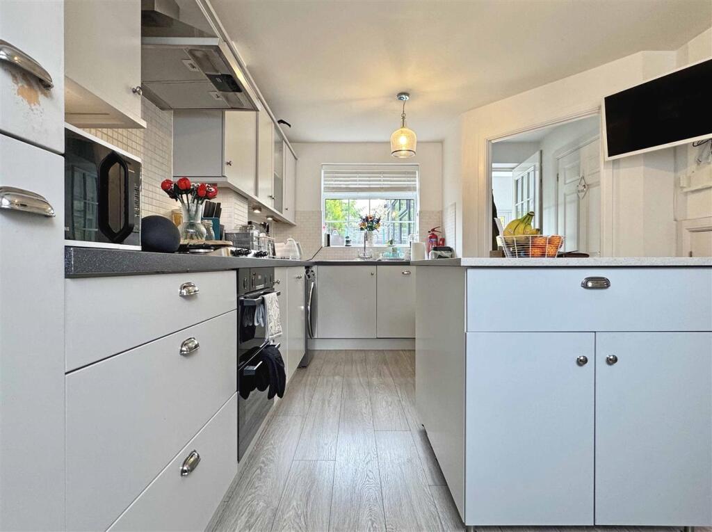 Kitchen c.jpg