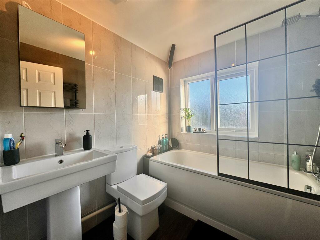 FAMILY BATHROOM