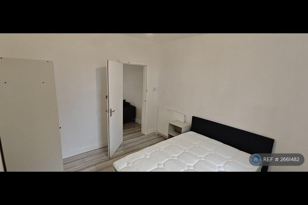 Large Double Bedroom