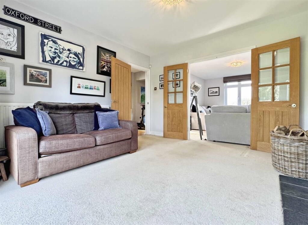 Snug : Play Room b.jpg