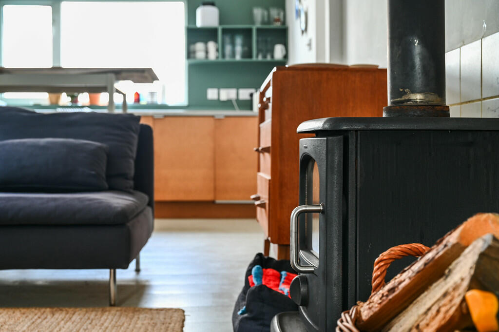 Dereta, first Ave...