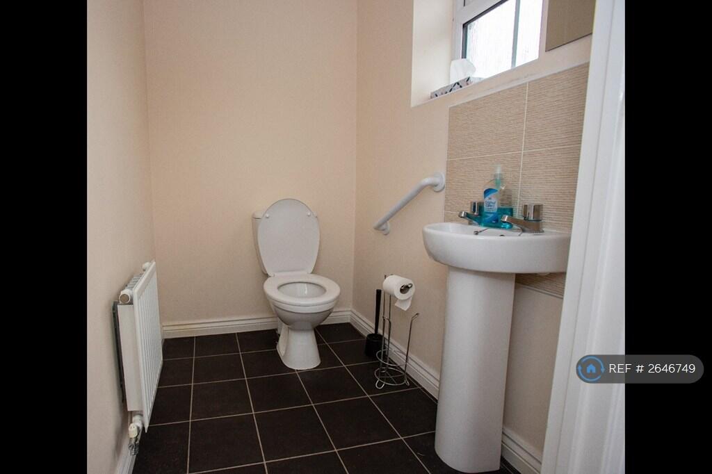 Downstairs Toilet 