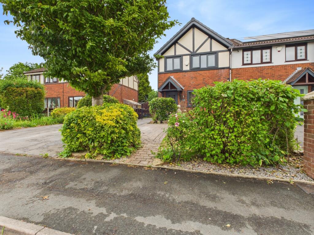 CAM03729G0-PR0054-STILL026