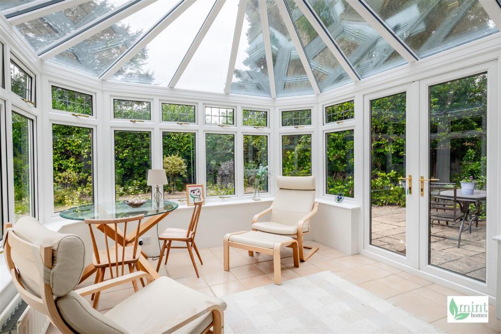 7 Priory Close - Watermark-24.jpg