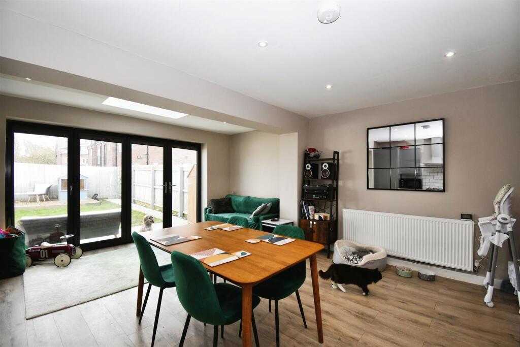 Kitchen / dining room