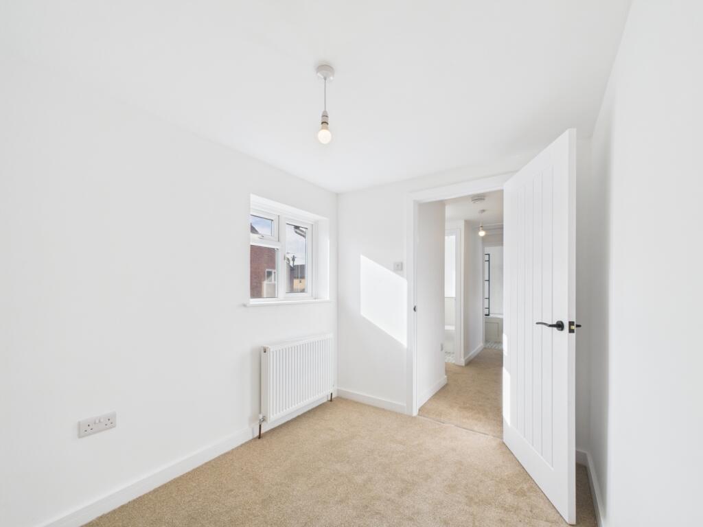 CAM01740G0-PR0458-STILL016