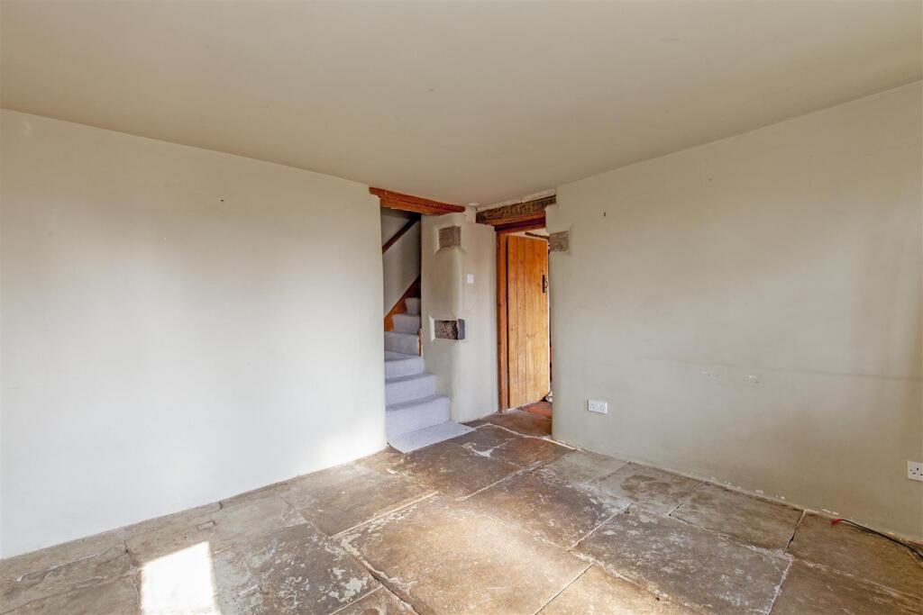 Entrance Hall-3.jpg