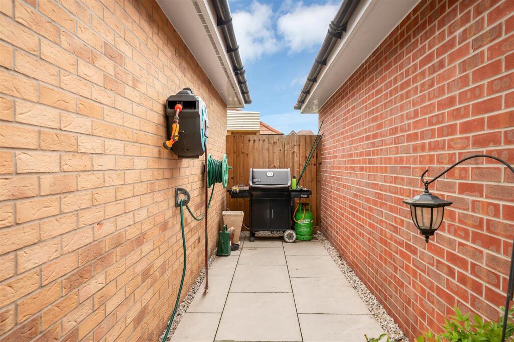 16 Penson Gardens WEB PH-19.jpg