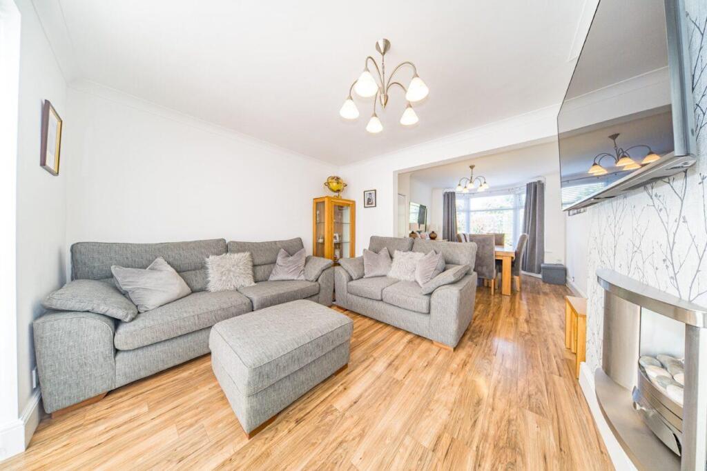 1 Longview Drive lounge 2.jpg