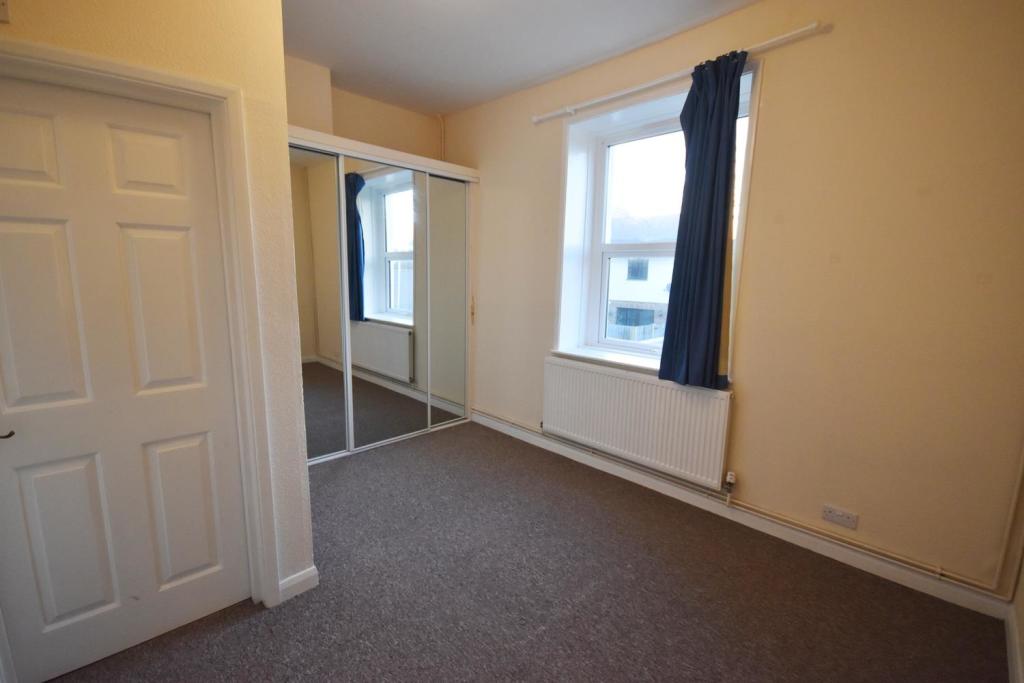 BEDROOM.JPG