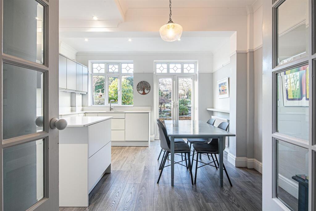 Dining area in kitchen