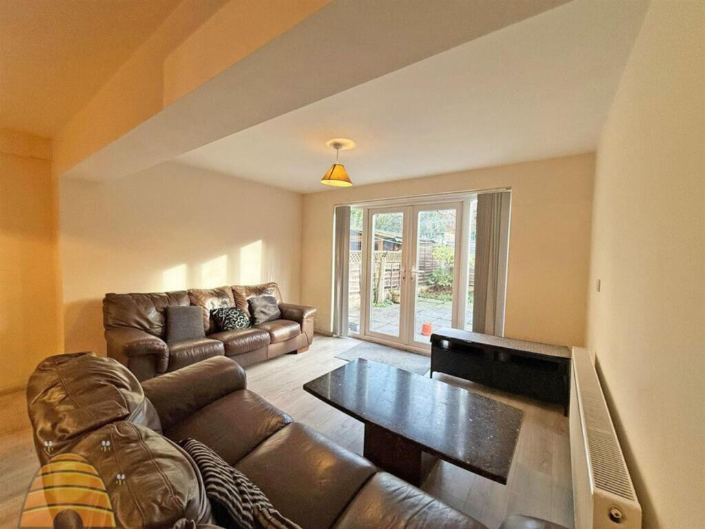 A spacious and inviting large modern living roo...