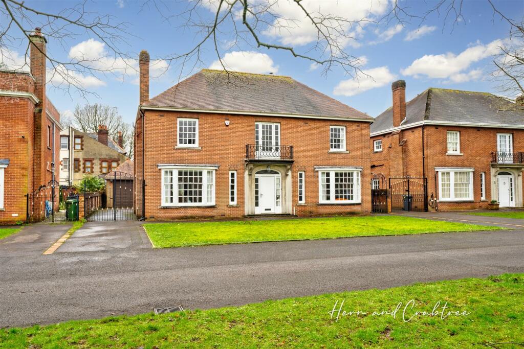 Queen Anne Square, Cardiff, HernCrabtree (3).jpg