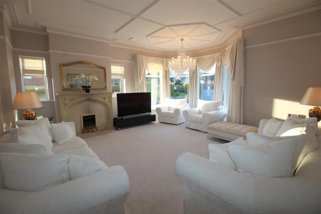 Lounge, 200 St Annes Road East.JPG