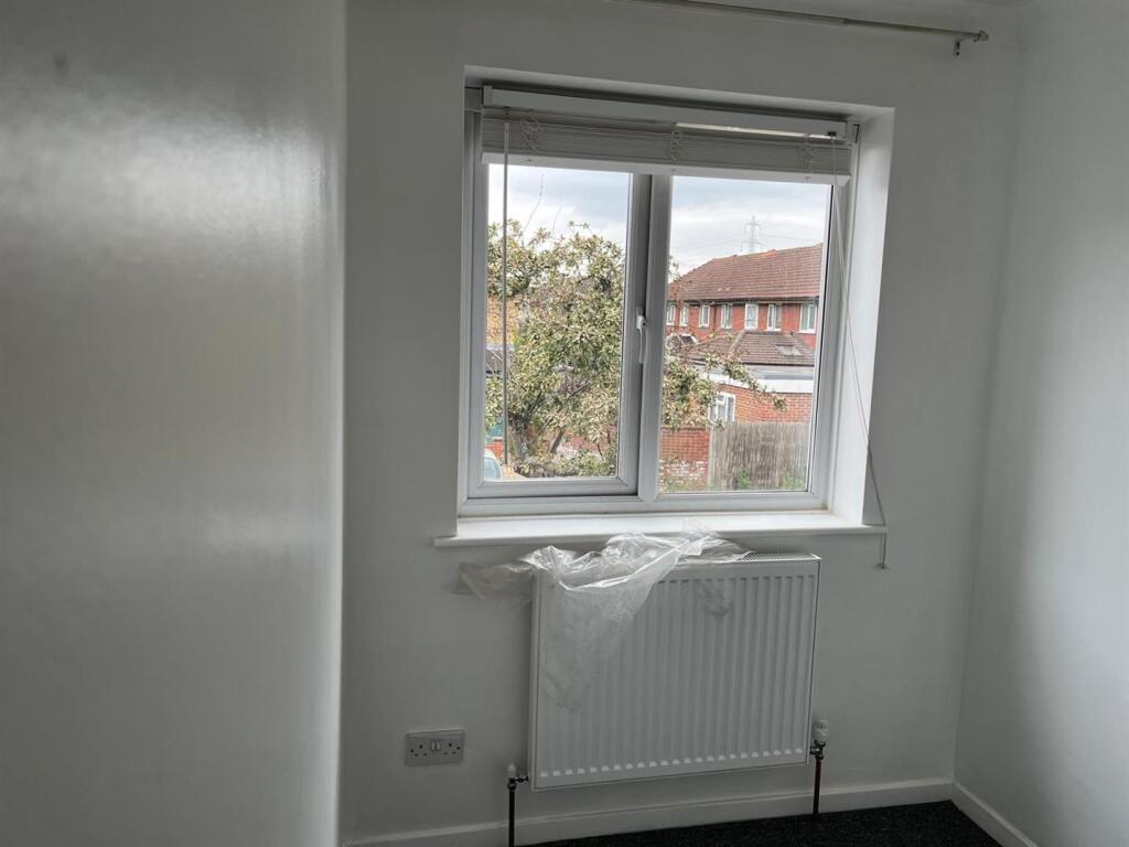 bedroom 4.jpg