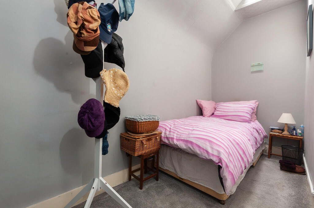 80c Harefiled roa...