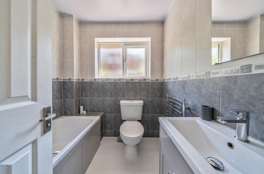 1297011-47-682eff...