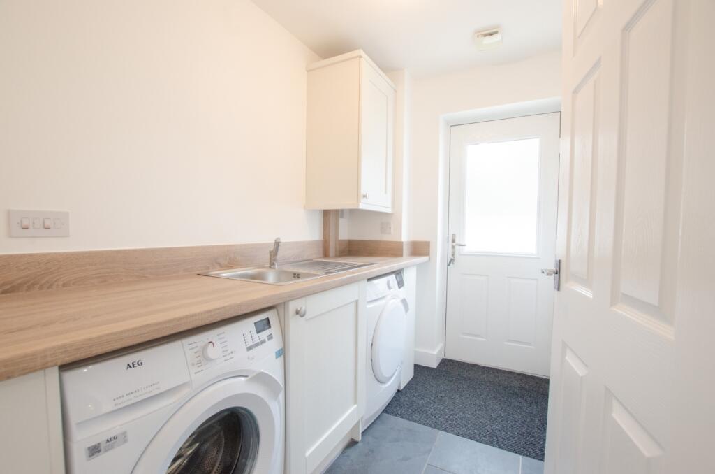  70 Du Maurier Drive TPS Bodmin 01208 74182-08