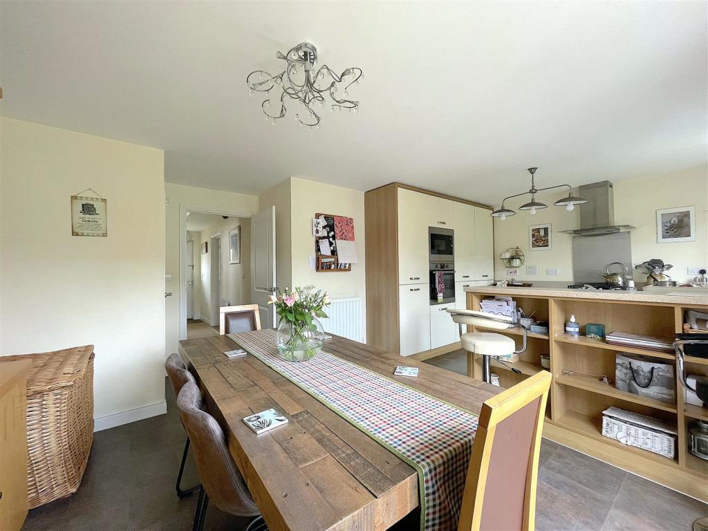 Kitchen:Dining Room (4).jpeg