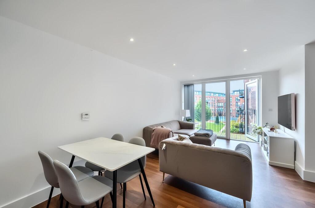 Davidson Frost-Wellings, DFW, Attlee Court, Living