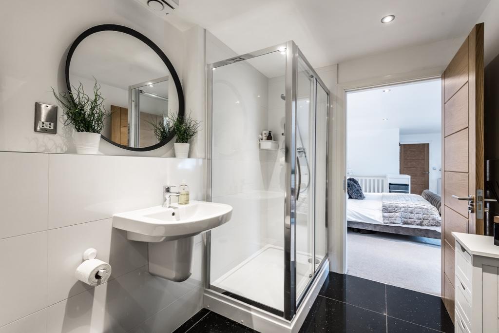 En-suite to Master