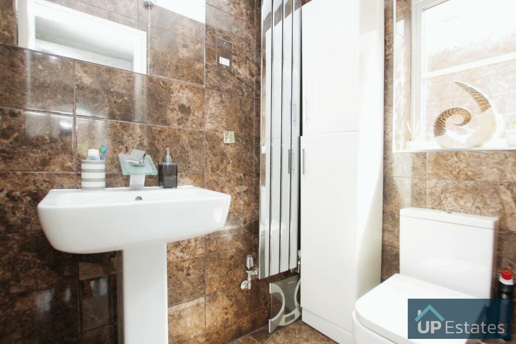 Ensuite.JPG