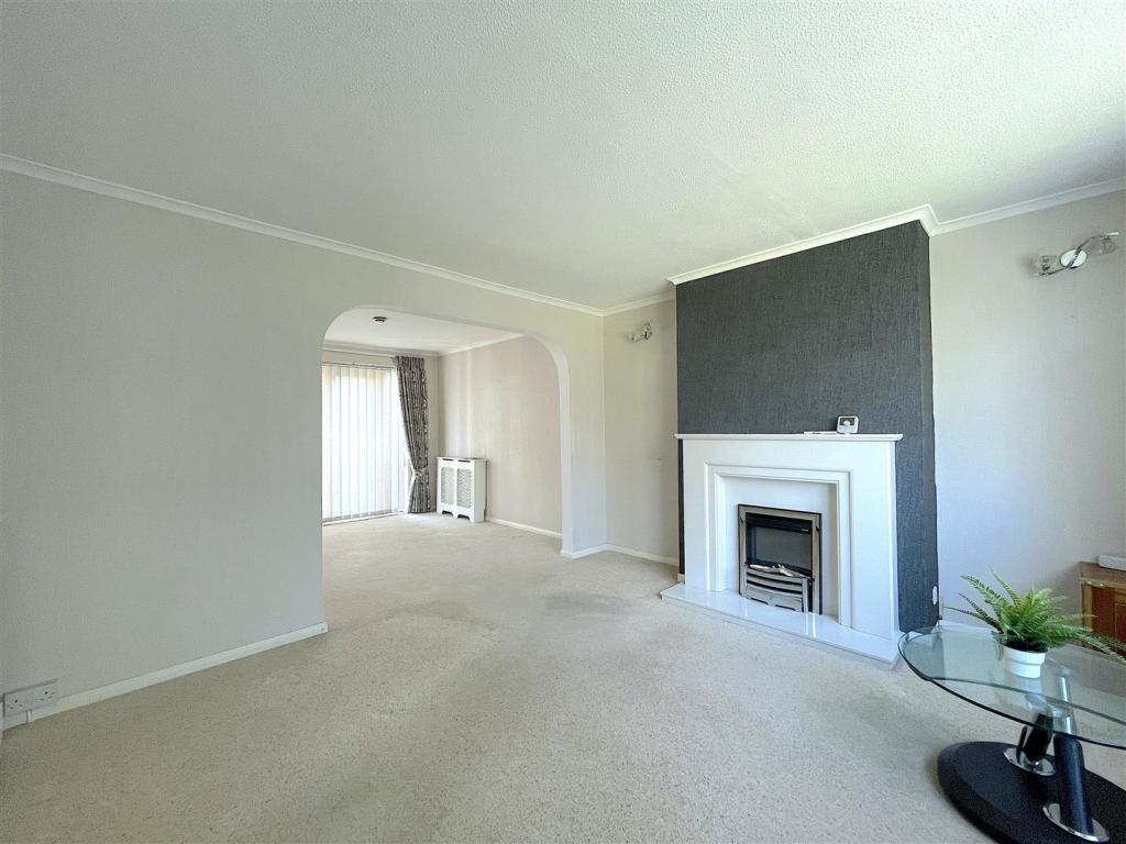 Living Room (1).jpeg
