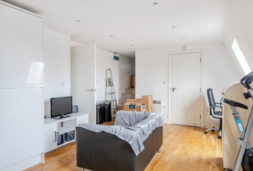 1375223-6-692daa7...