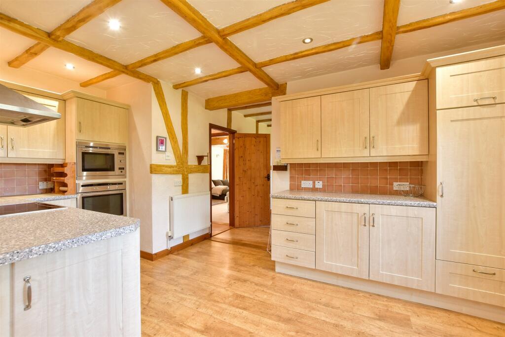 Kitchen/Breakfast Area	