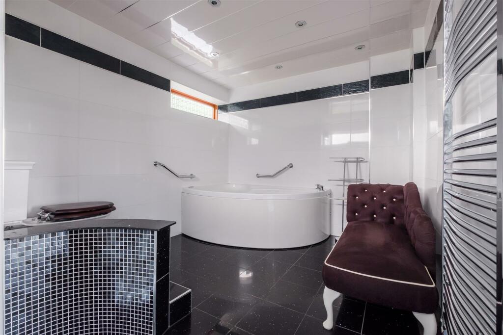 ENSUITE 2.jpg